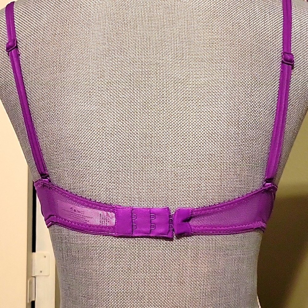 Victoria's Secret embroidered push up bra - Picture 4 of 9
